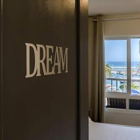 Marina With Sea Views, Pool And Parking Apartment